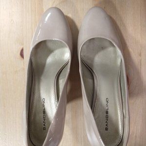 Bandolino, Size 8, nude pumps